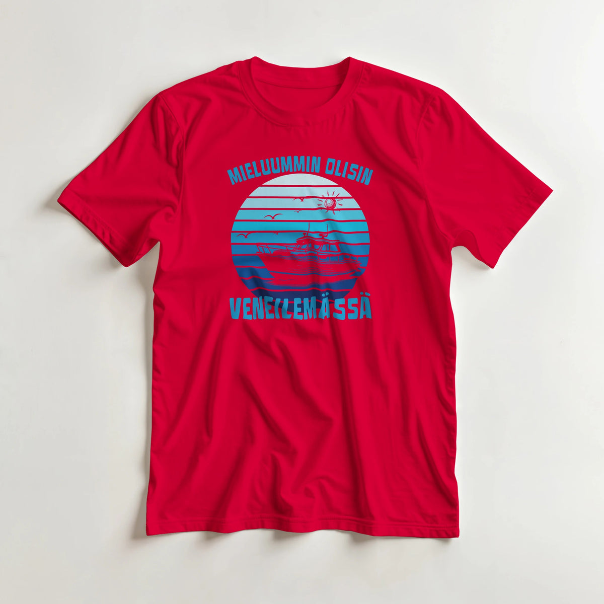 Mieluummin Olisin Veneilemässä v.3 - 3XL - 5XL T-paita – tuotekuva